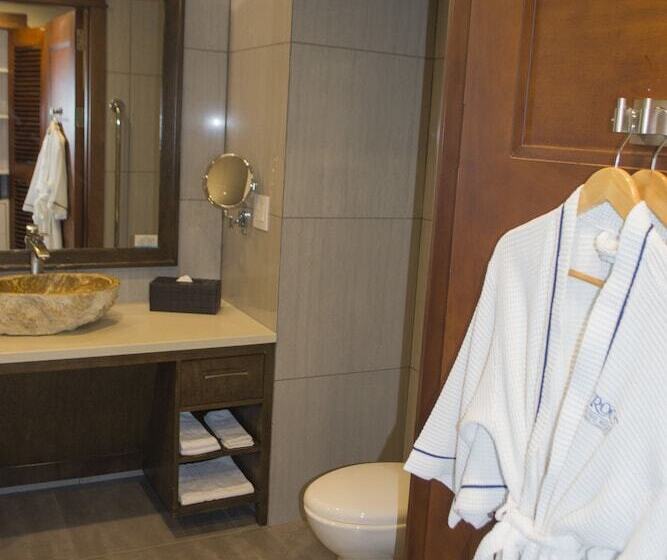 Deluxe Room Mountain View, Croc S Resort & Casino