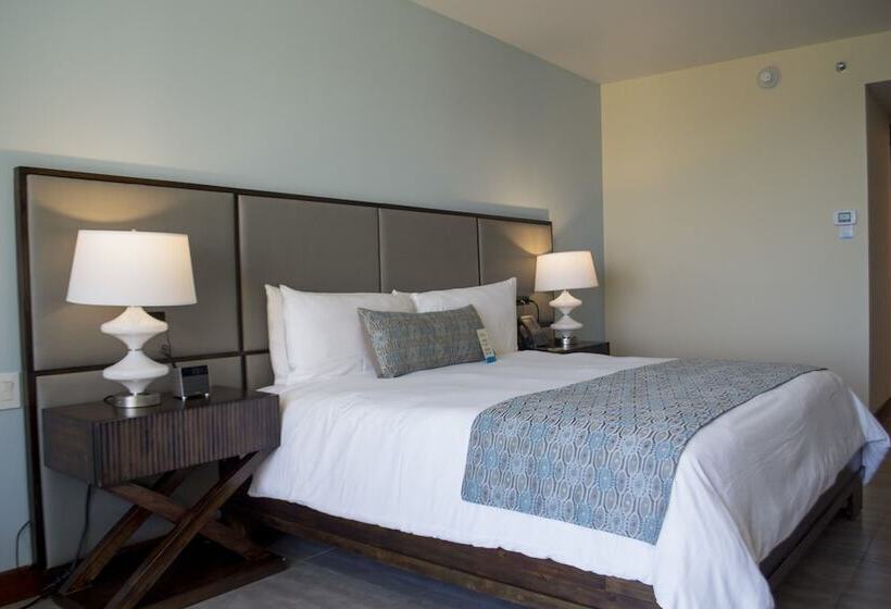 اتاق لوکس با چشم‌انداز دریا, Croc S Resort & Casino
