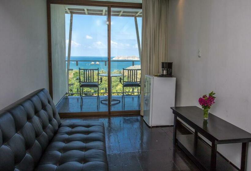 Triple Room Sea View, El Faro Containers Beach