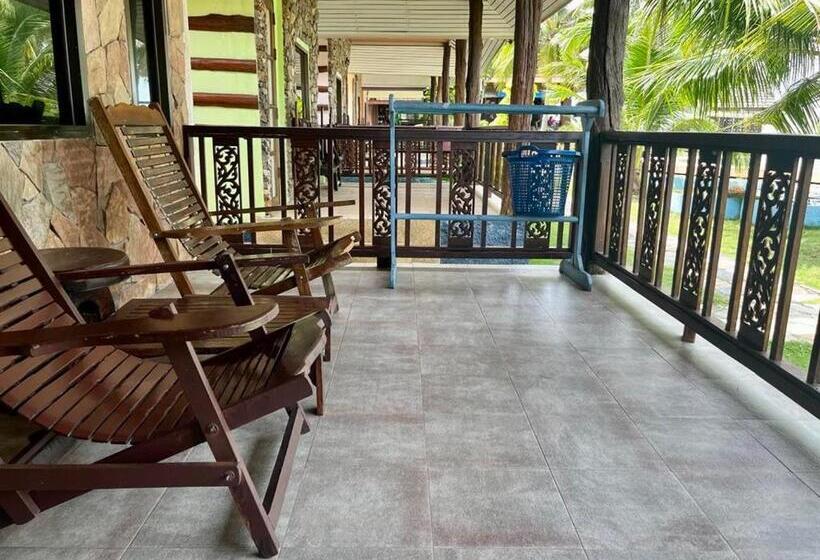 디럭스 룸 측면 바다 전망, First Villa Beach Resort