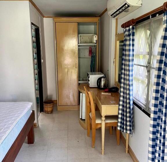 디럭스 방갈로, First Villa Beach Resort