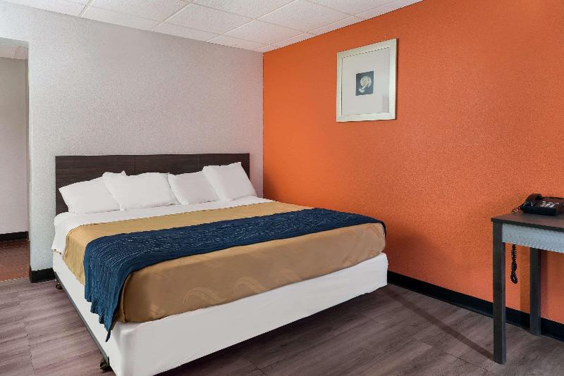 스탠다드 룸 킹사이즈 침대, Rodeway Inn