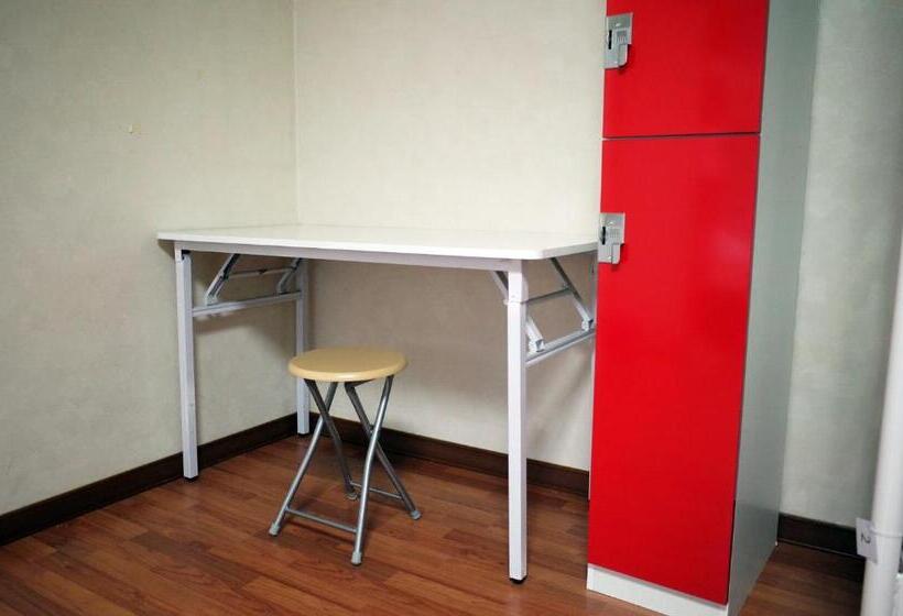 스탠다드 트리픔 룸 공동욕실, Yakorea Hostel Gangnam