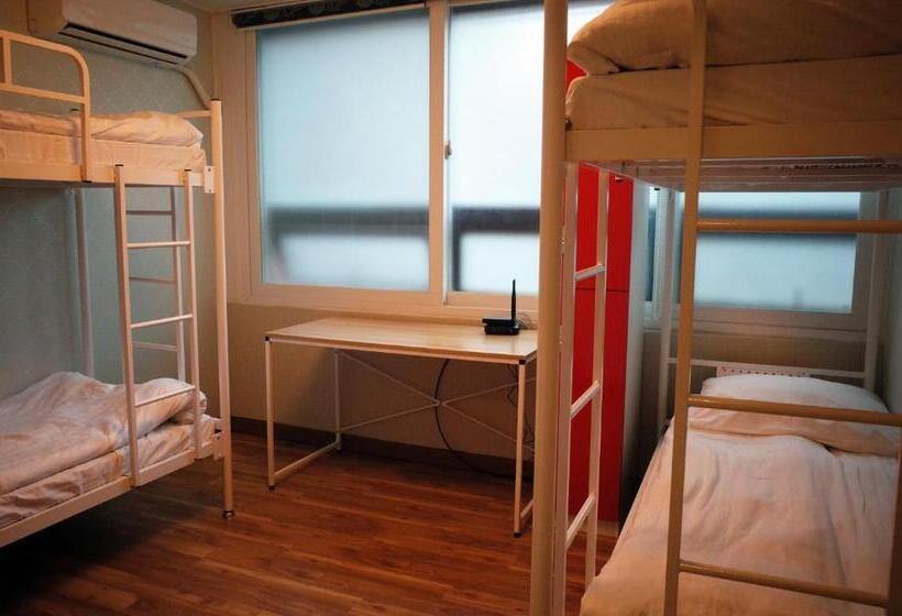 스탠다드 4인용 룸 공용 욕실, Yakorea Hostel Gangnam