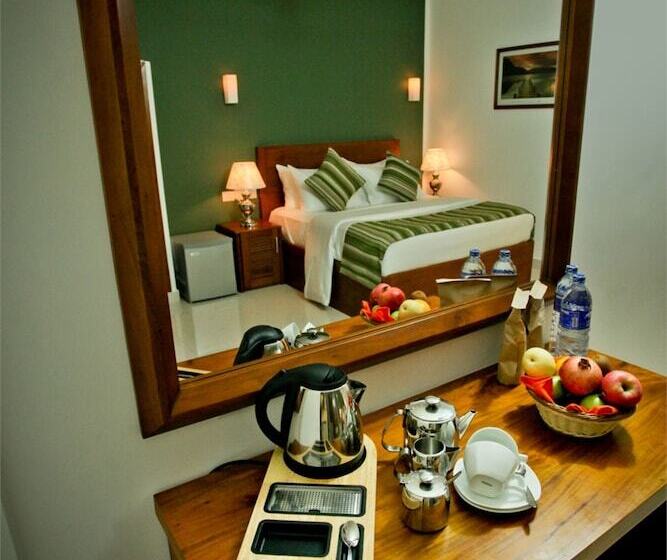 חדר דלוקס לשלושה, Travellers Nest Kandy