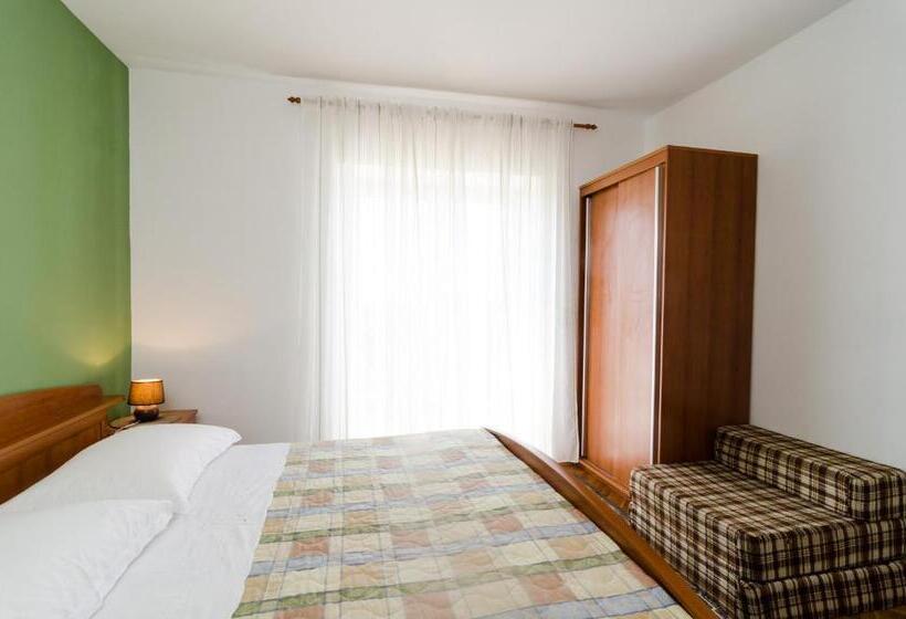 2 Bedrooms Suite Sea View, Guesthouse Moretić
