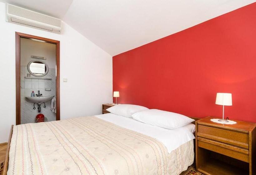 Quarto Basic, Guesthouse Moretić