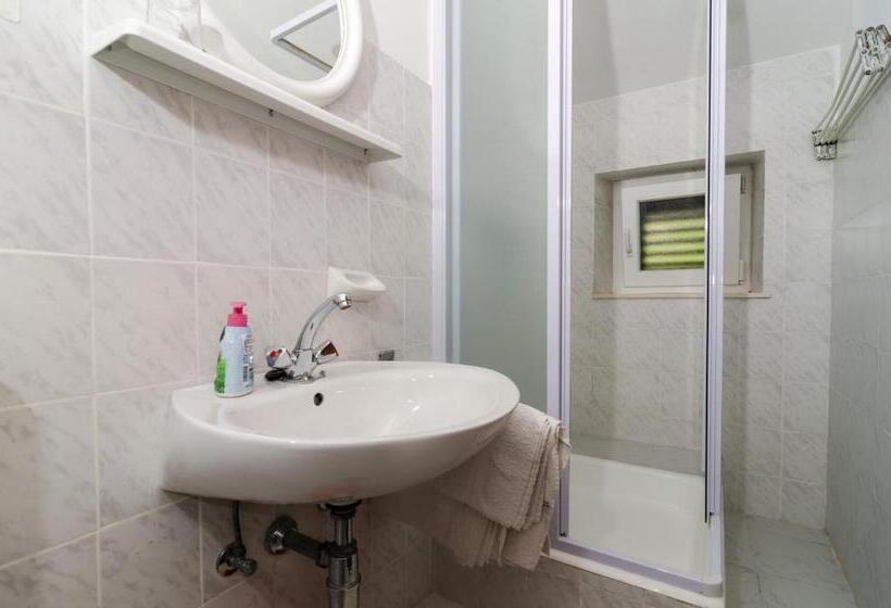Quarto Basic, Guesthouse Moretić