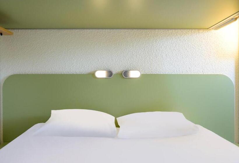 Номер Стандарт Трехместный, B&B HOTEL Chateauroux A20 l'occitane