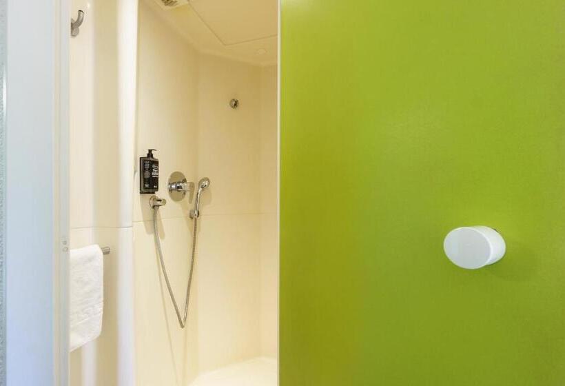 Номер Стандарт Трехместный, B&B HOTEL Chateauroux A20 l'occitane