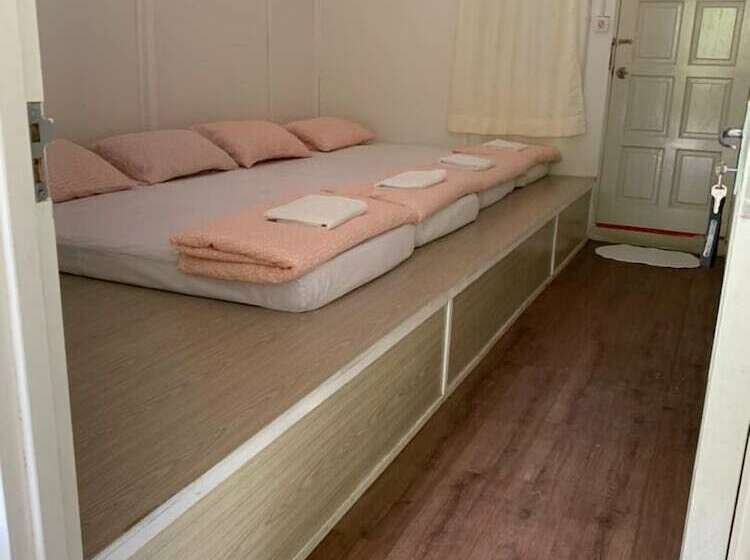 اتاق خانوادگی با سرویس بهداشتی مشترک, Moonriver Lodge
