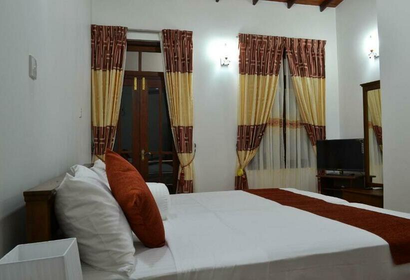 חדר דלוקס לשלושה, Vino Villa Tourists & Local Accommodations   24 Hrs