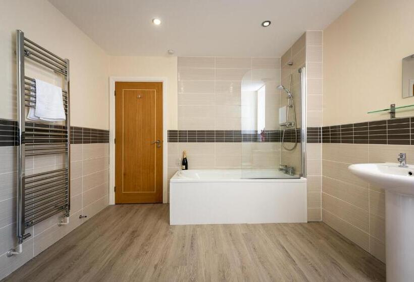 Апартаменты 1 Спальня, Waterview Deluxe Apartments
