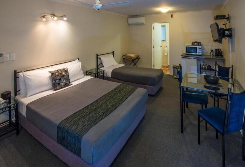 Студия Стандарт, Gateway Motor Inn