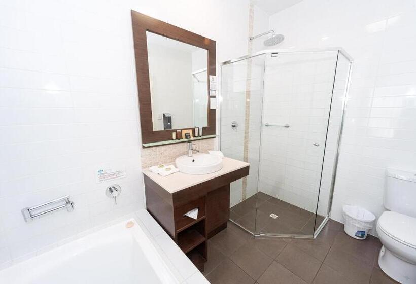 Трехместный Номер Стандарт Вид на Сад, Sfera's Park Suites & Convention Centre