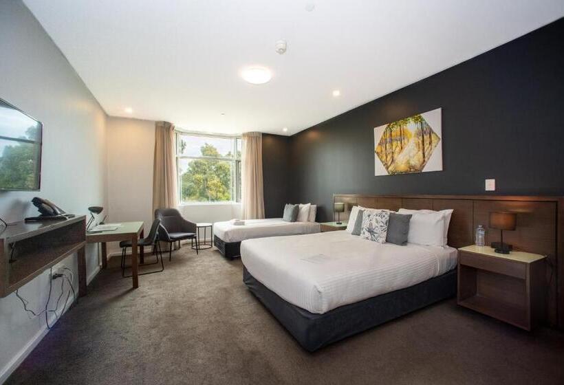 Трехместный Номер Стандарт Вид на Сад, Sfera's Park Suites & Convention Centre