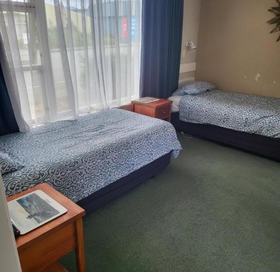 Семейный Номер, Totara Lodge Motel