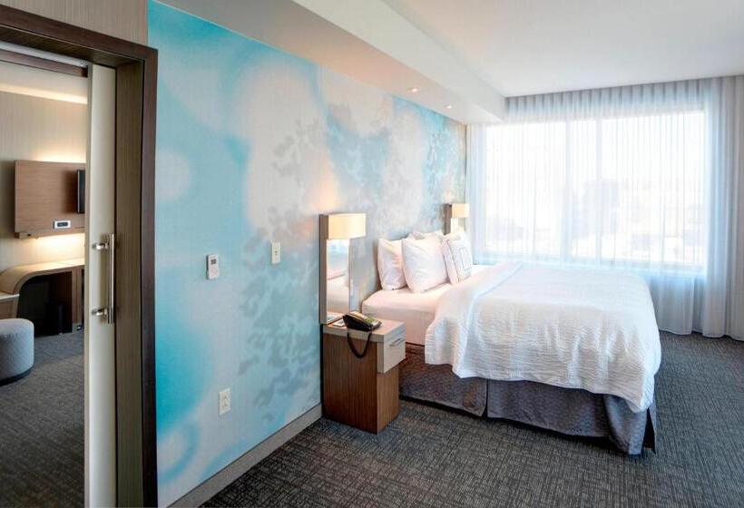 Люкс Кровать Кинг, Courtyard By Marriott Muncie At Horizon Convention Center
