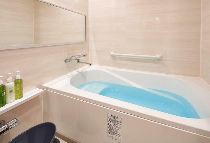 Quarto Estandar, Gracery Naha