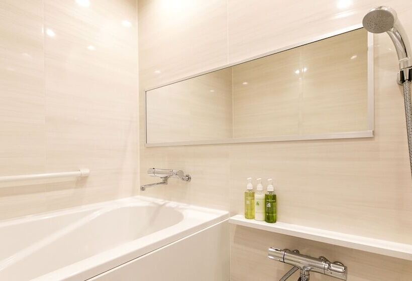 Quarto Estandar, Gracery Naha