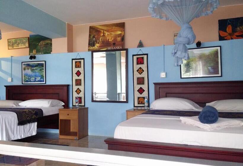 Семейные Апартаменты, Days Inn