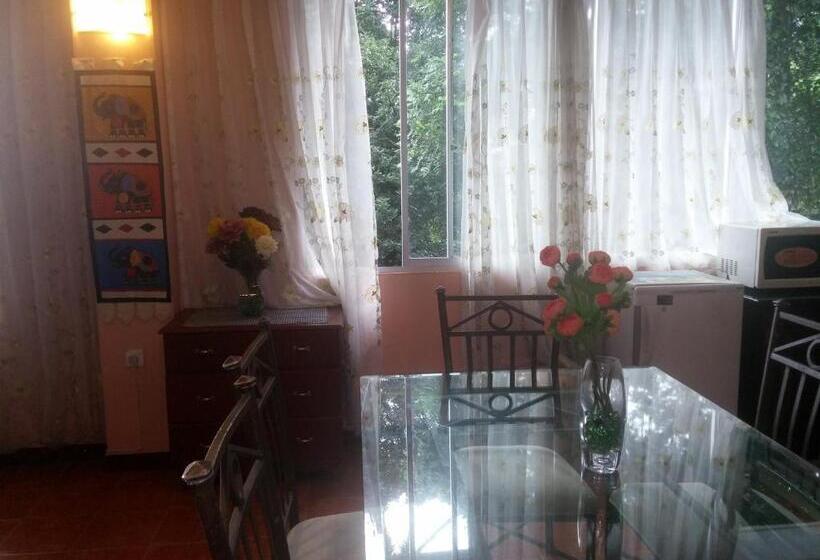 Семейные Апартаменты, Days Inn