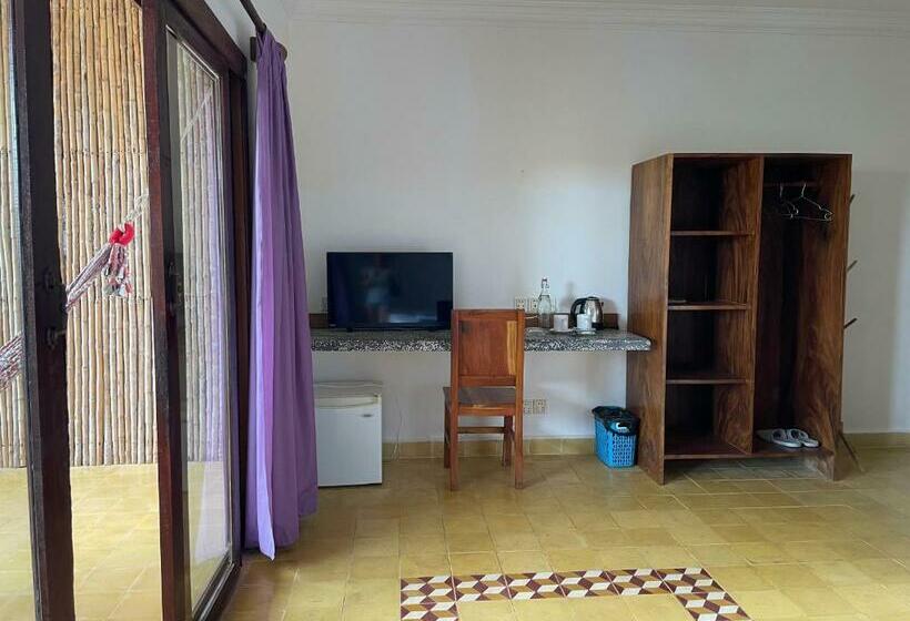 غرفة قياسية مزوَّدة بشُرفة, Kep Lodge