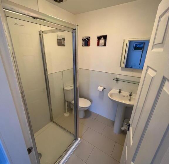 اتاق خانوادگی, Lost Guest House Aberdeen