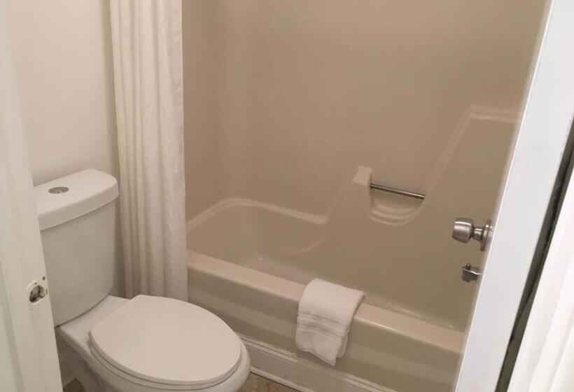 Номер Стандарт 2 Двуспальные Кровати, Clarence Inn Extended Stay