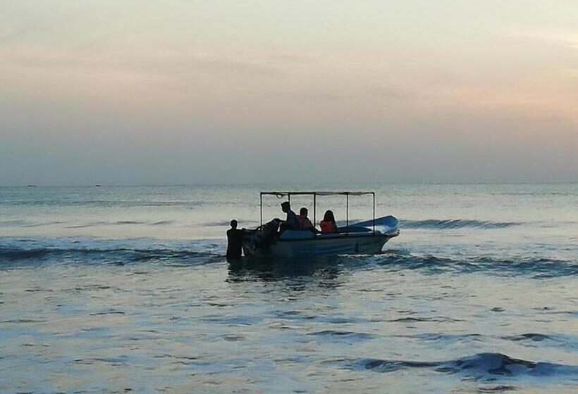 اتاق لوکس با بالکن, Sea Zone Hotel Nilaveli
