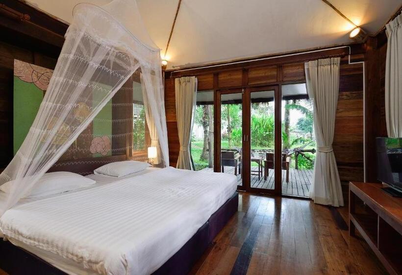 Superior bungalow garden view, Koh Kood Resort