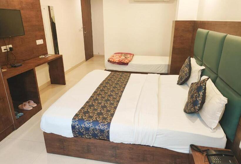 اتاق خانوادگی, Krone A Family Hotel Near Igi Airport