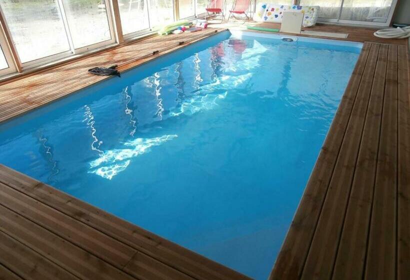 Семейный Номер, Cabane Familiale Tout Confort Avec Jardin, Animaux, Piscine Chauffée Et étangs à Saint Thomas De Cou
