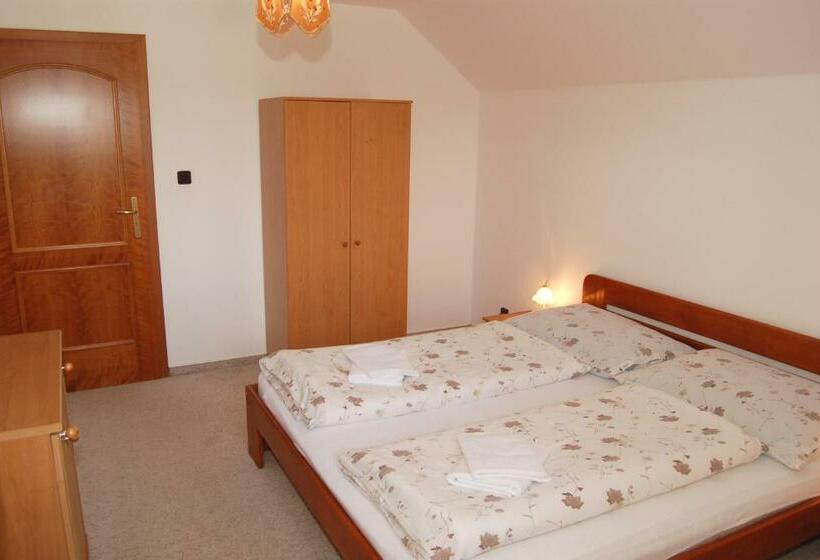 Апартаменты 2 Спальни с Балконом, Apartmány Florian