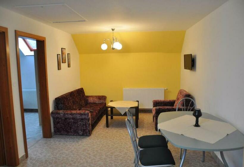 Апартаменты 2 Спальни с Балконом, Apartmány Florian