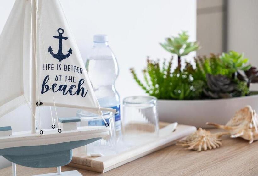 اتاق لوکس با بالکن, Vele D Otranto B&b