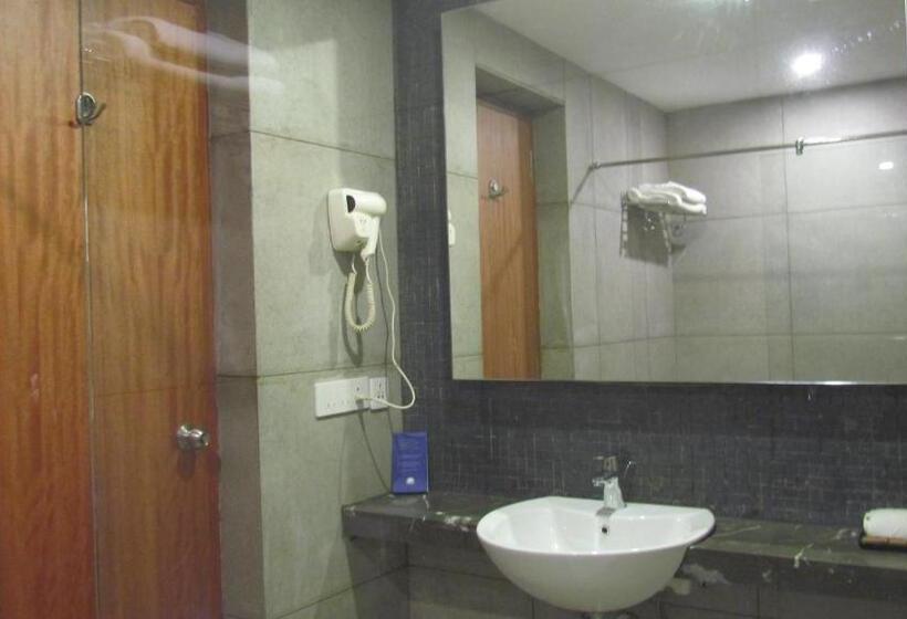 Номер Стандарт с Балконом, Mountain Retreat Kodai
