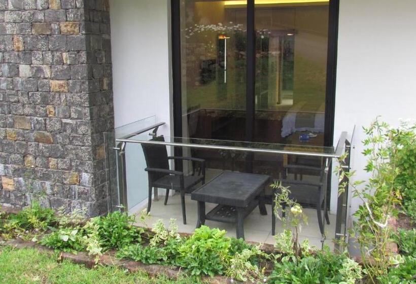 Номер Стандарт с Балконом, Mountain Retreat Kodai