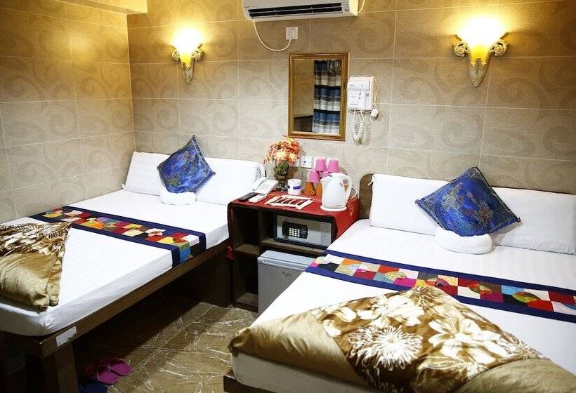 اتاق استاندارد سه نفره, Sandhu Guest House