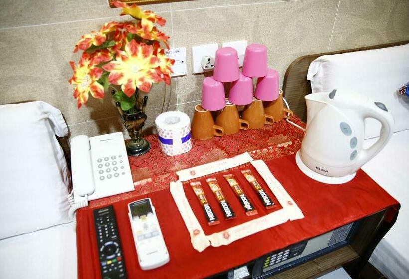 اتاق استاندارد, Sandhu Guest House