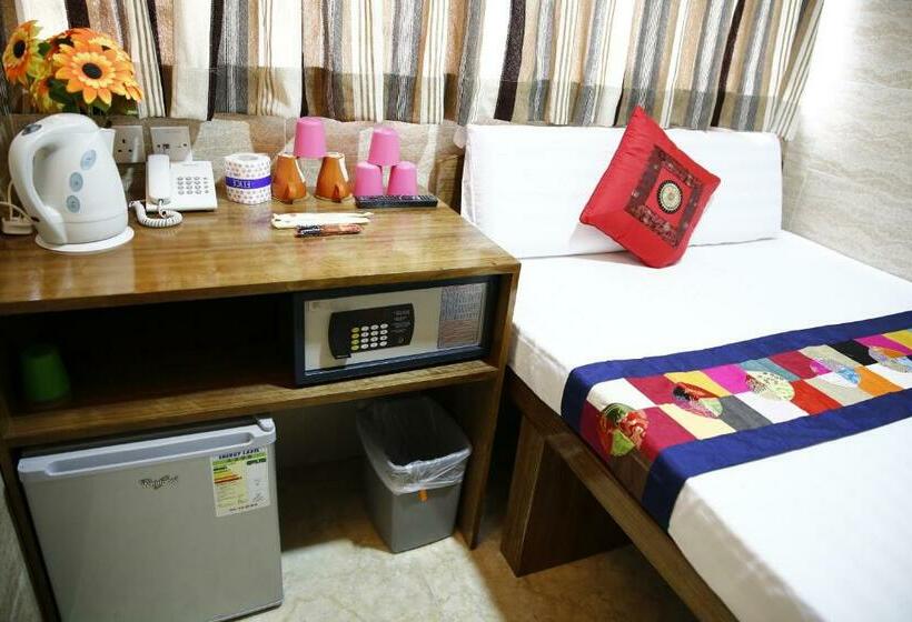 اتاق استاندارد یک نفره, Sandhu Guest House