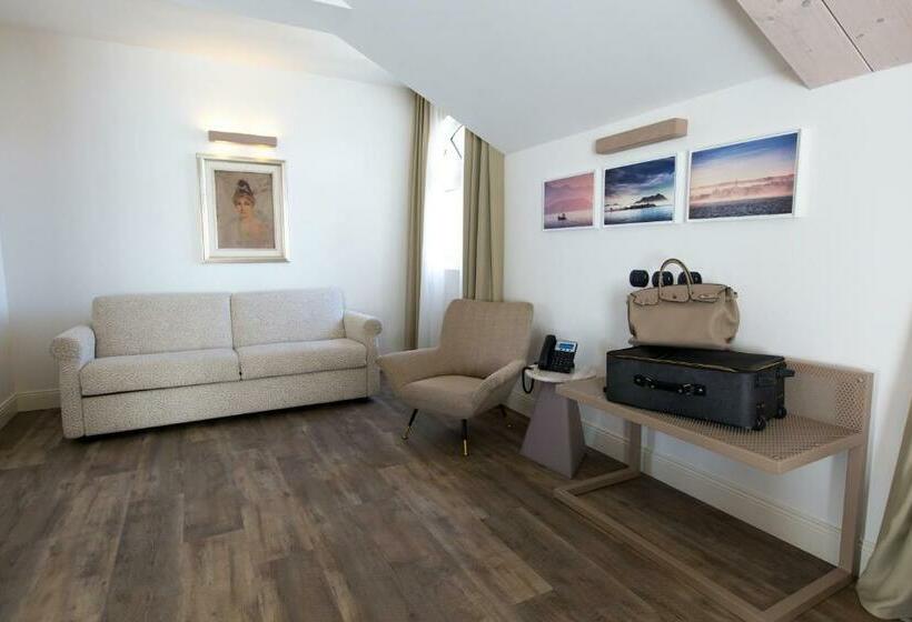 سوئیت با چشم‌انداز, Al Campanile   Luxury Suites & Apartments