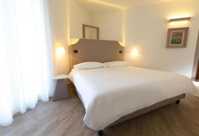 اتاق استاندارد با چشم‌انداز دریاچه, Al Campanile   Luxury Suites & Apartments