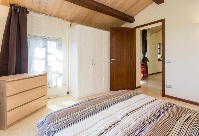 2 Bedrooms Apartment Lake View, Antico Casale Tiravento