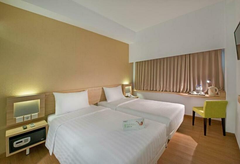 اتاق سوپریور با چشم‌انداز دریا, Whiz Prime Hotel Megamas Manado