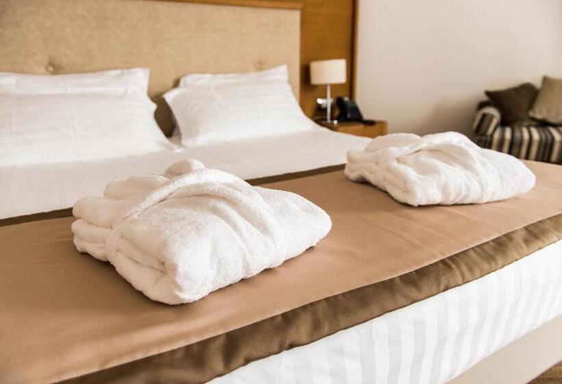 سوییت با چشم‌انداز کوه, Aqua Montis Resort & Spa