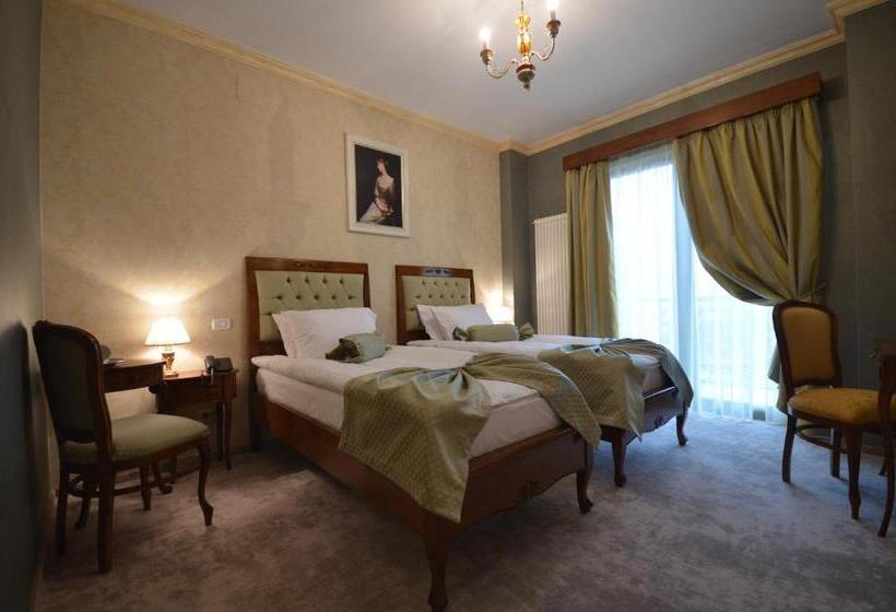 اتاق استاندارد با بالکن, The Arlington Boutique