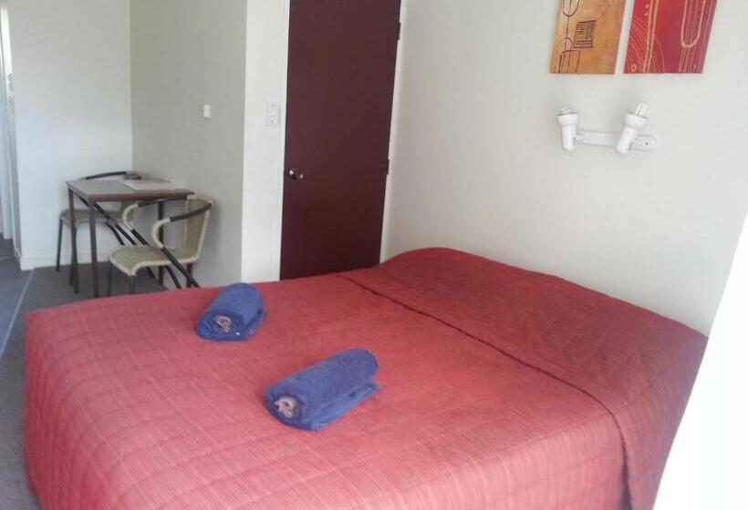 Студия Стандарт, Oxford Court Motel