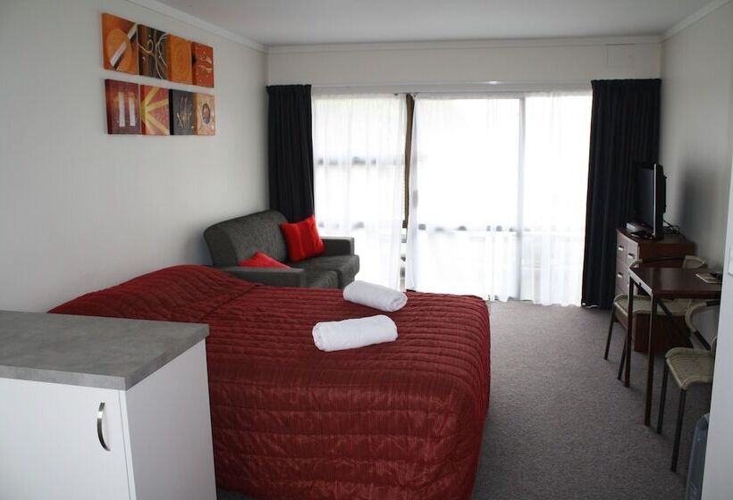 Студия Стандарт, Oxford Court Motel