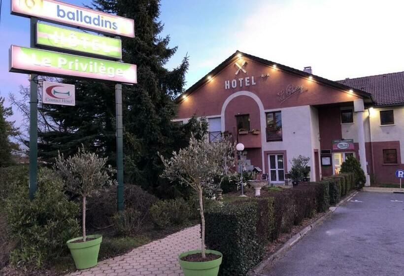 Номер Стандарт Трехместный, Hôtel Restaurant Le Privilège   Authentic By Balladins